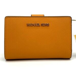 Michael Kors Medium Bifold Zip Chain Wallet Cider